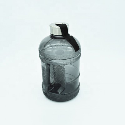 1900ml Big Capacity Custom Logo Sport Drinking Bottle in the Gym